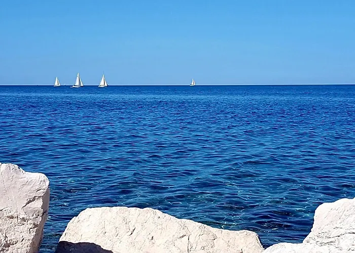 Reginamare Vela アパート *